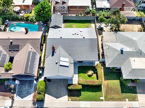 3rd image of 3933 Broadlawn St