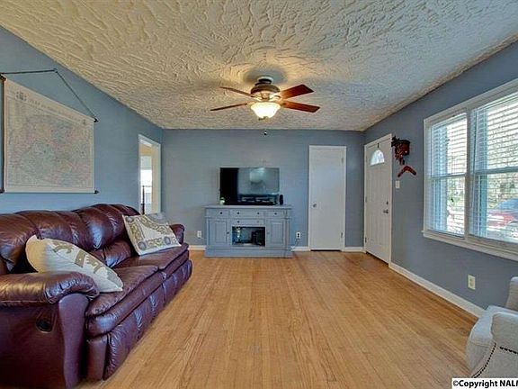 3rd image of 5224 Panorama Dr SE