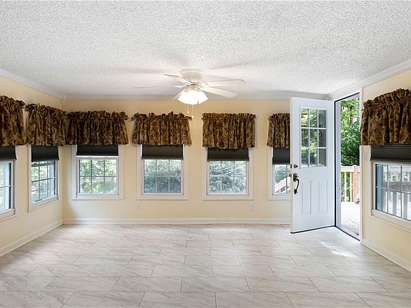 5th image of 204 Simpson Cir NE