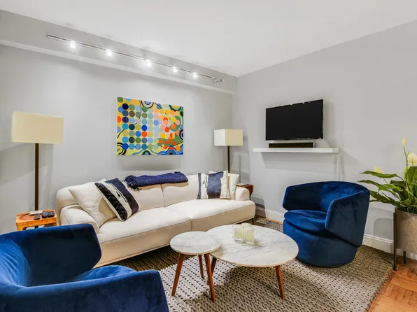 345 East 56th Street image 2 of 11