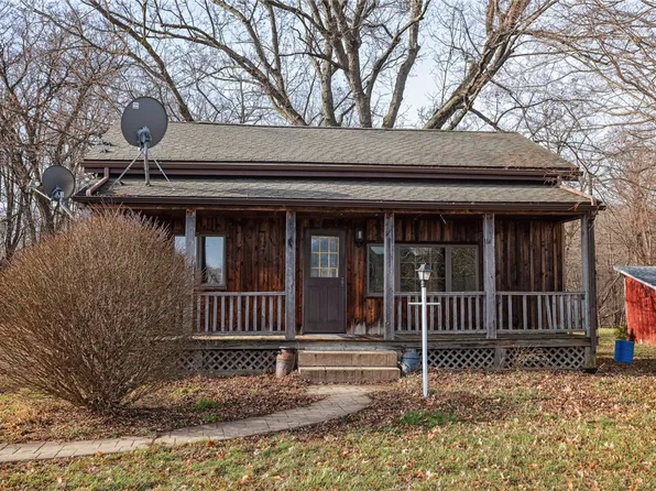 1402 Silver Lake Rd, Wyoming, NY 14591