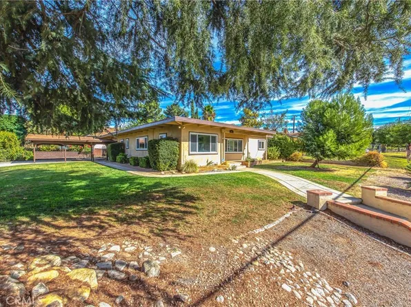 902 E 11th St, Beaumont, CA 92223