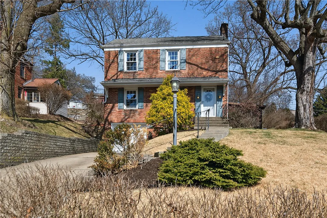 233 Constitution Dr photo 1