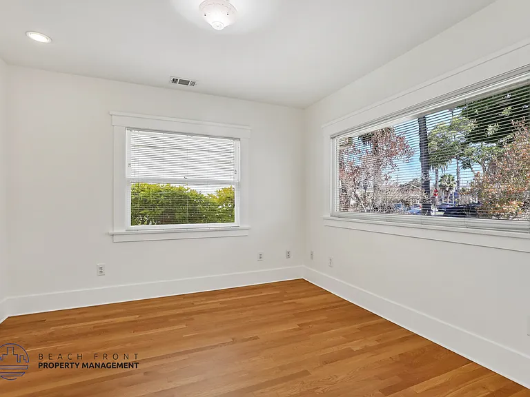 2810 E 2nd St — Photo 13
