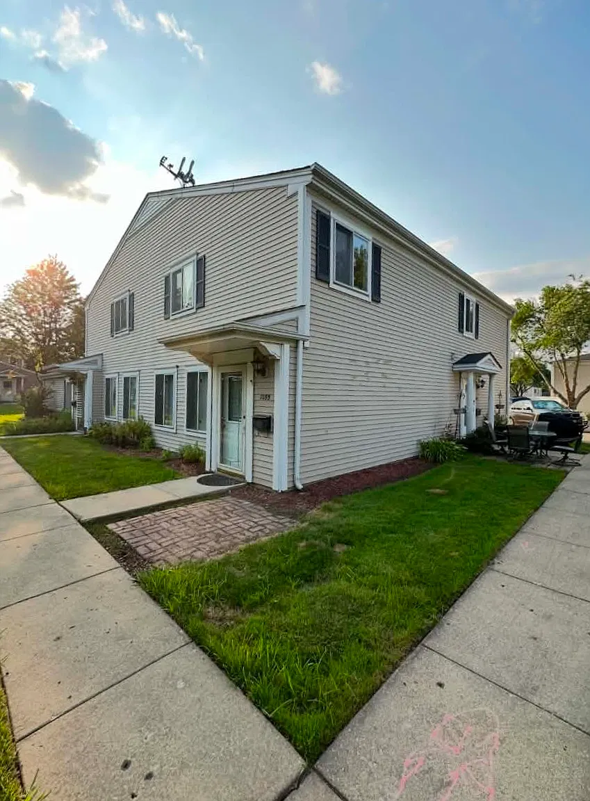 2 bed, 1000 sqft, $2,300 — Photo 1