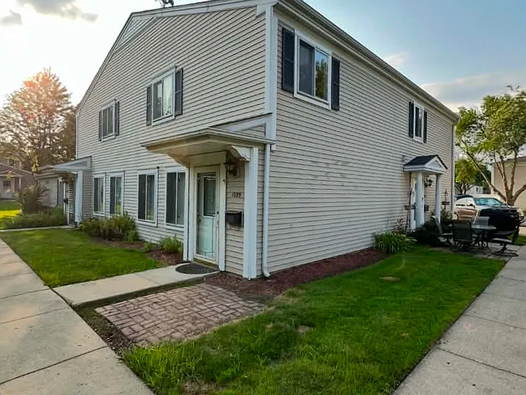 1055 Cove Dr — Photo 6