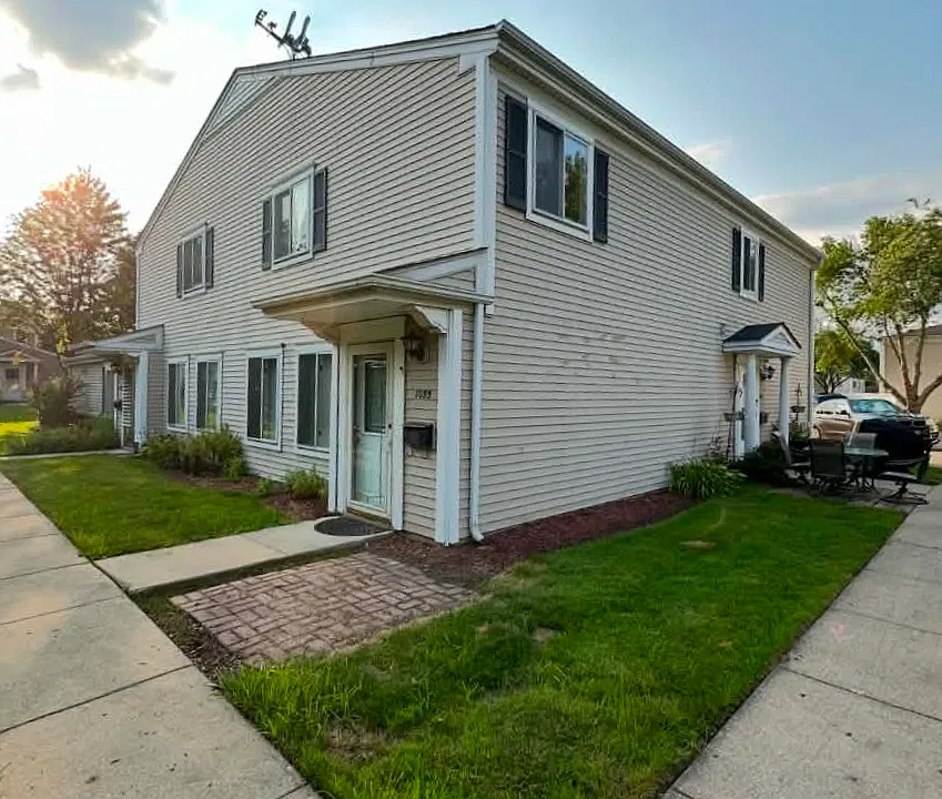 1055 Cove Dr