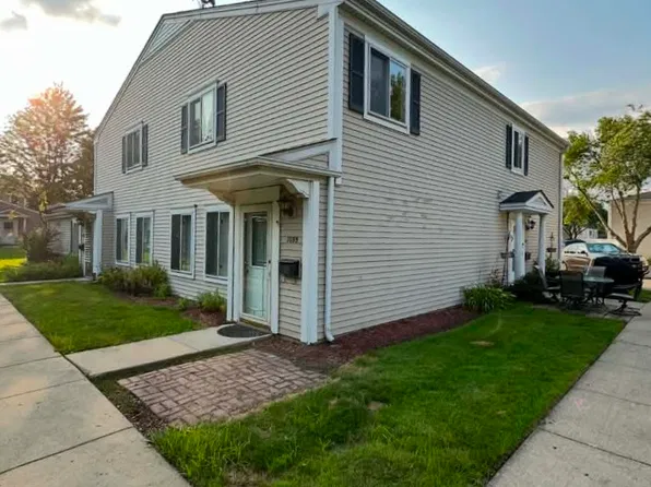 1055 Cove Dr, Prospect Heights, IL 60070