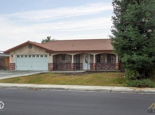 6721 Saint Lawrence Dr, Bakersfield, CA 93308