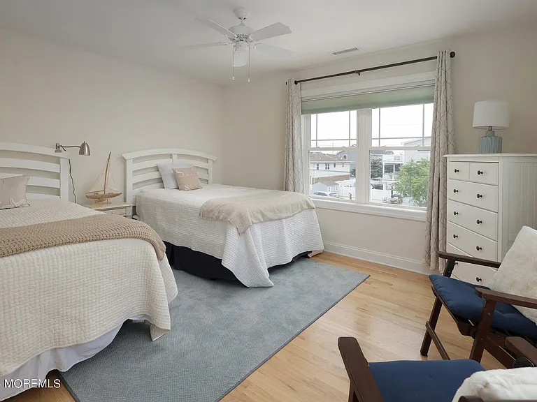 1607 Baltimore Ave — Photo 15