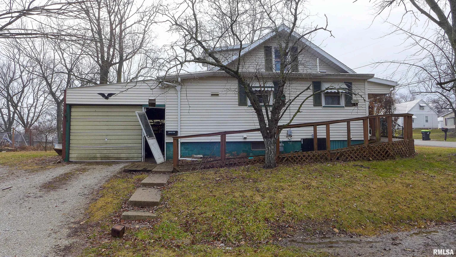 335 E High St photo 1