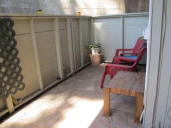 4th image of 22137 Burbank Blvd Unit 1