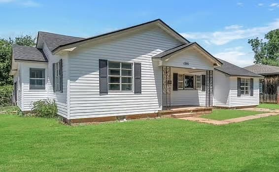 4th image of 1301 N Crain St