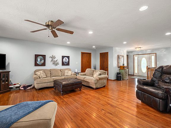 4th image of 1823 Finley Falls Road