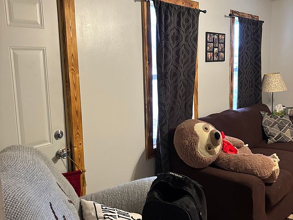 4th image of 220 Commerce St