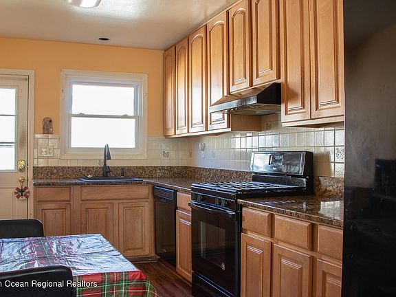 3rd image of 9 Panama Ct