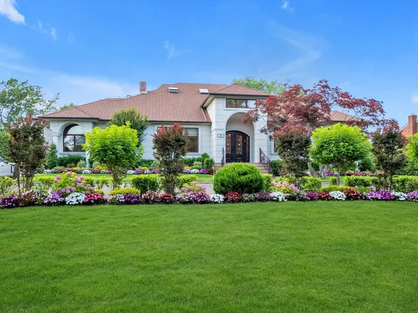 185 Dolphin Drive, Hewlett Neck, NY 11598