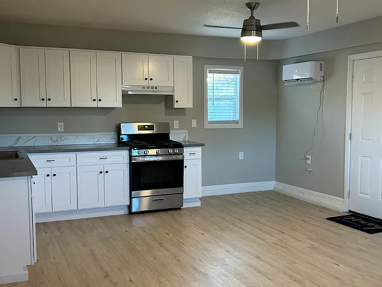 1407 Chase St — Photo 15
