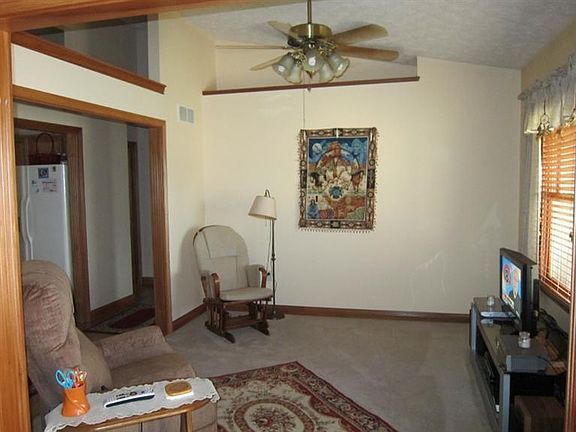 4th image of 965 Constitution Dr