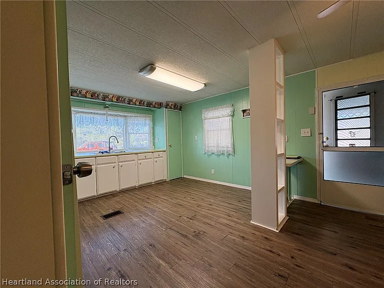 3510 Fairmount Dr — Photo 4