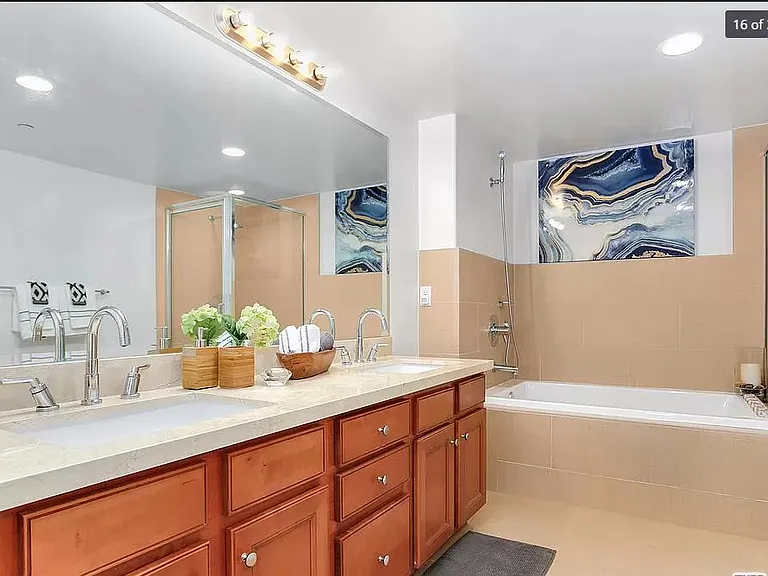 936 N Hudson Ave #301 — Photo 12