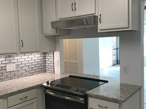5th image of 152D Locke St #152-D