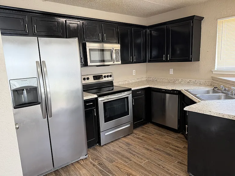 3208 Green Valley Dr — Photo 6