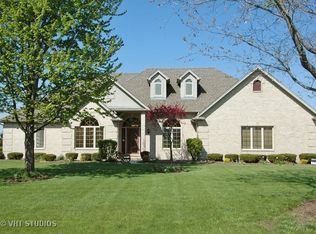 6N392 W Ridgewood Ln, St Charles, IL 60175