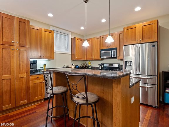 3rd image of 4322 N Ashland Ave APT 1S