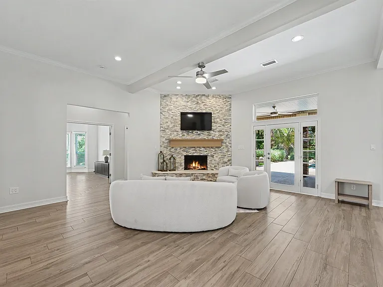 60 La Jolla Cir — Photo 14