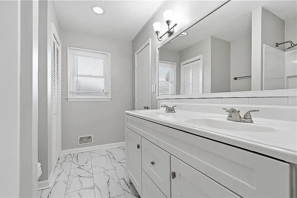 4 bed, 2.0 bath, 1733 sqft, $1,700 — Photo 2
