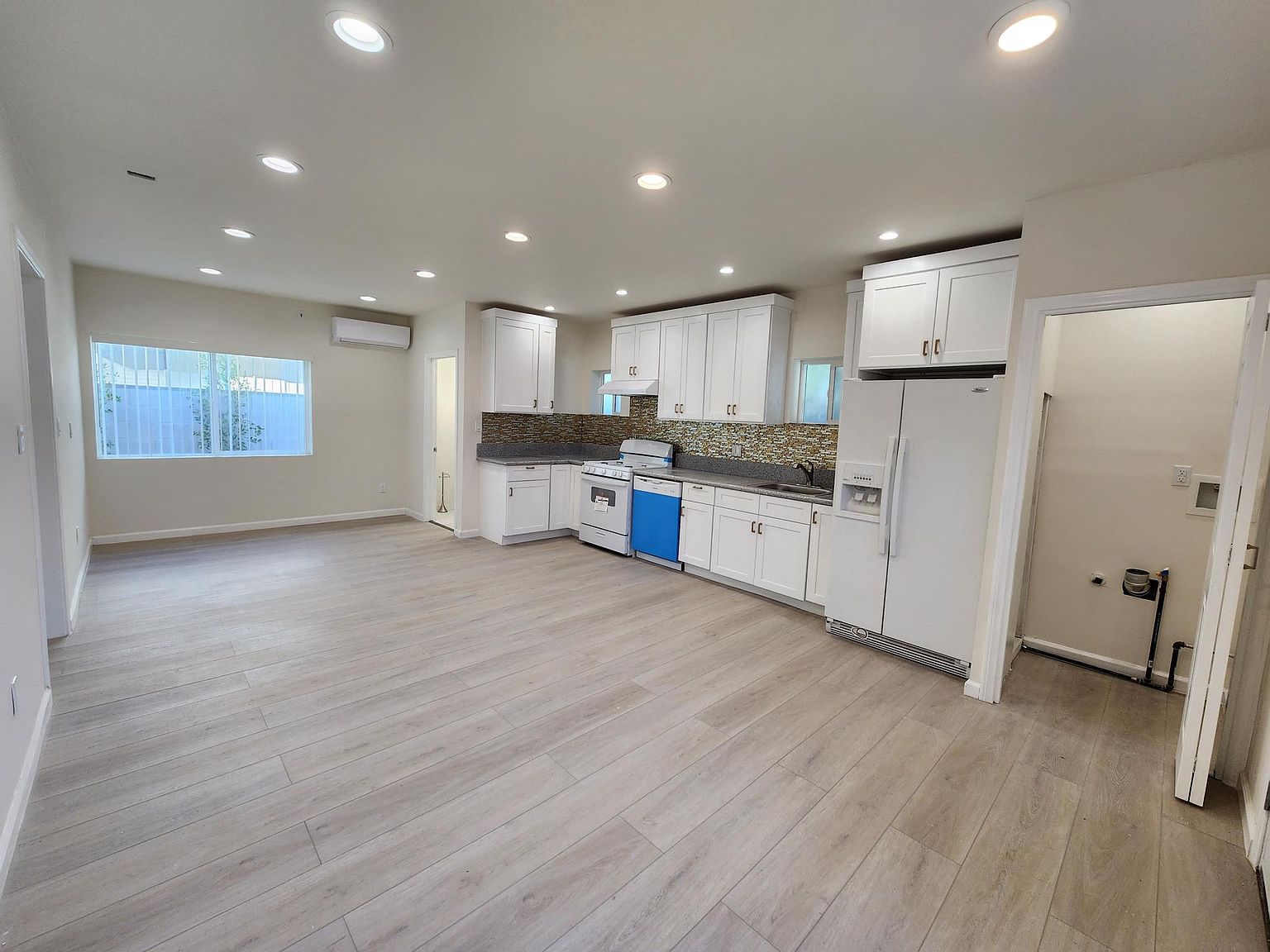 5133 Topanga Canyon Blvd #b, Woodland Hills, Ca 91364 