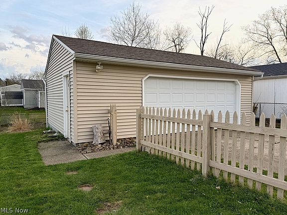 3rd image of 496 Crickett Rd