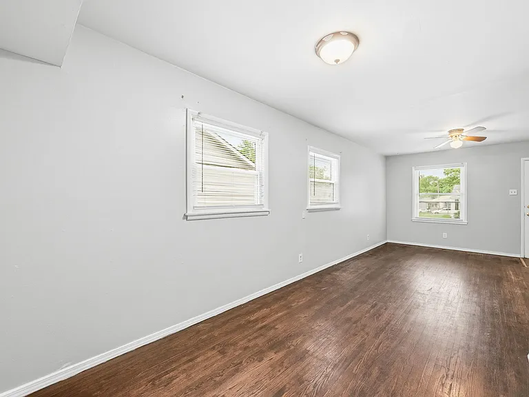10519 Renfrew Dr — Photo 16
