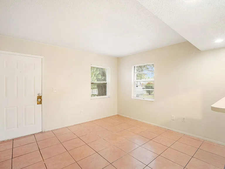 7100 Waterside Dr — Photo 10