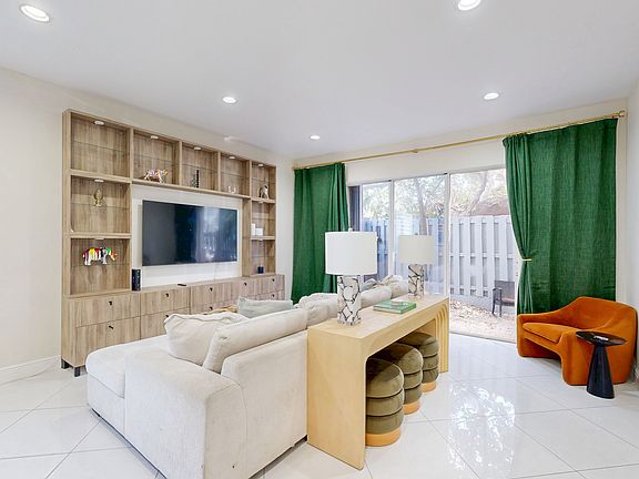 4th image of 4619 Poinciana St APT 1
