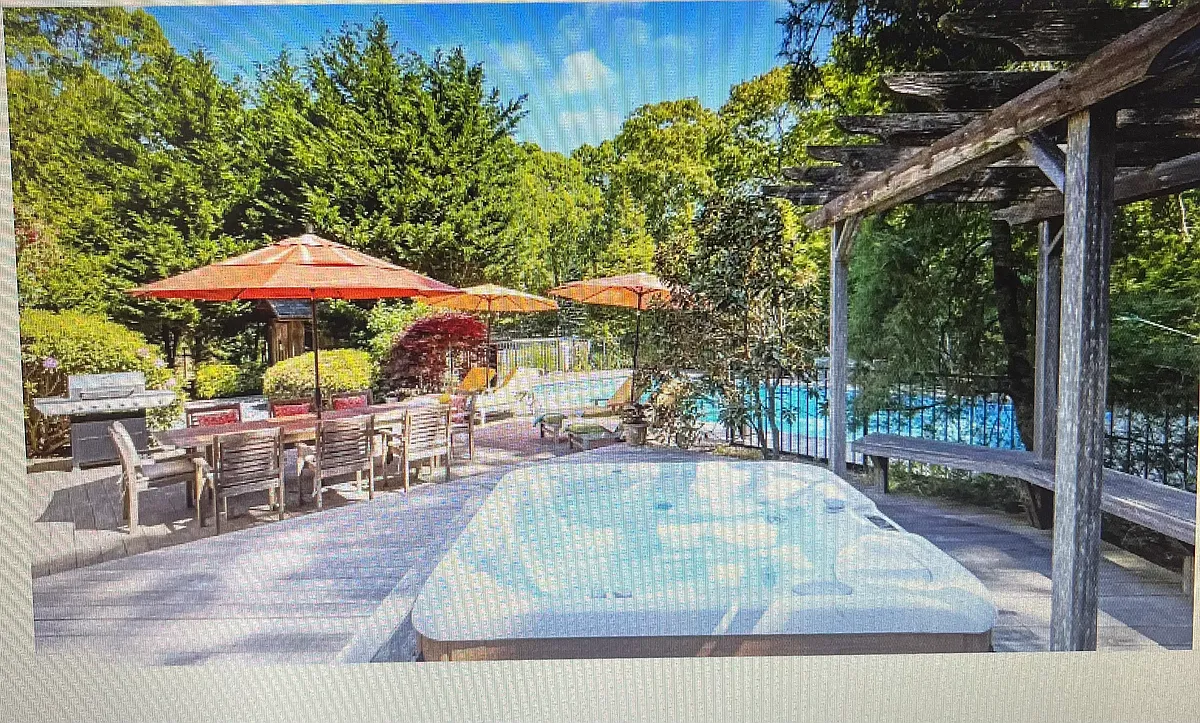 Hot Springs Hot tub. - 6 Strathmore Ct