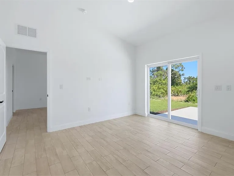 8 Bank Ct — Photo 7