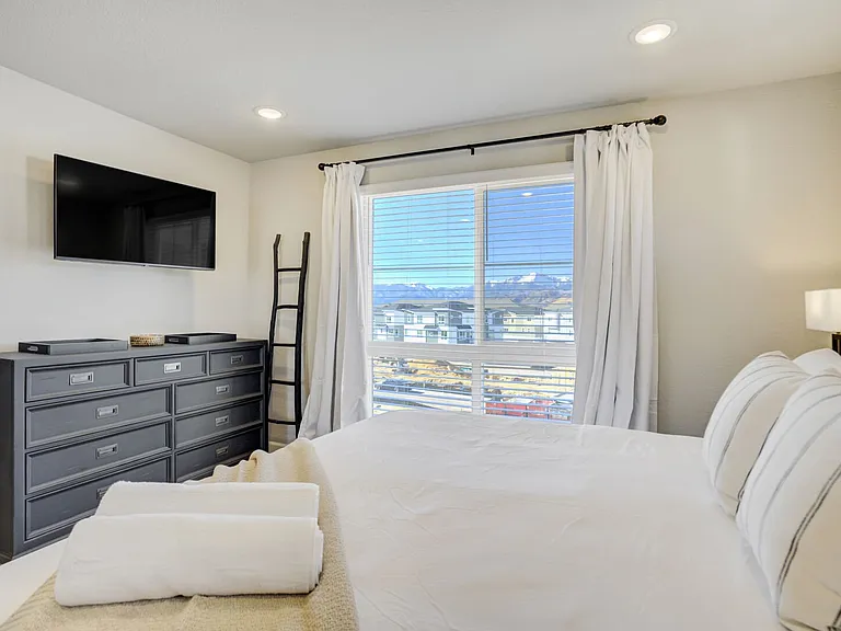 Master bedroom
Primary Suite: King bed, Smart TV, and a clean, modern attached bath with dual vanities, walk-in shower and walk-in closet.
