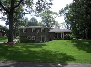 19 Highmoor Dr, Wilbraham, MA 01095