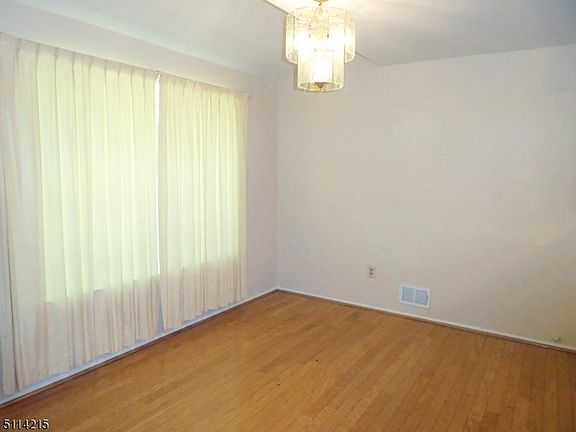 5th image of 96 Stonehedge Ct