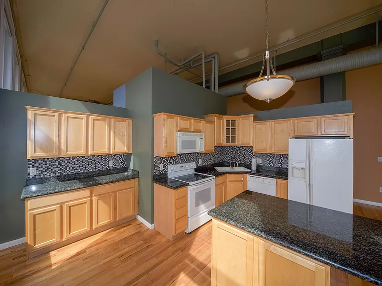 1555 California St #307 — Photo 7