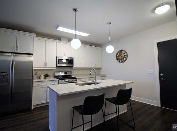 5th image of 313 Woodland Pl APT 105