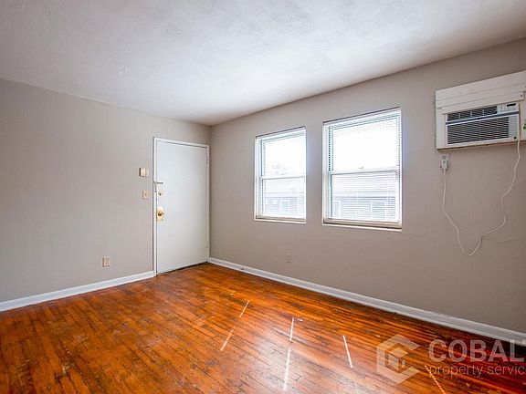3rd image of 954 Saint Charles Ave NE APT 6