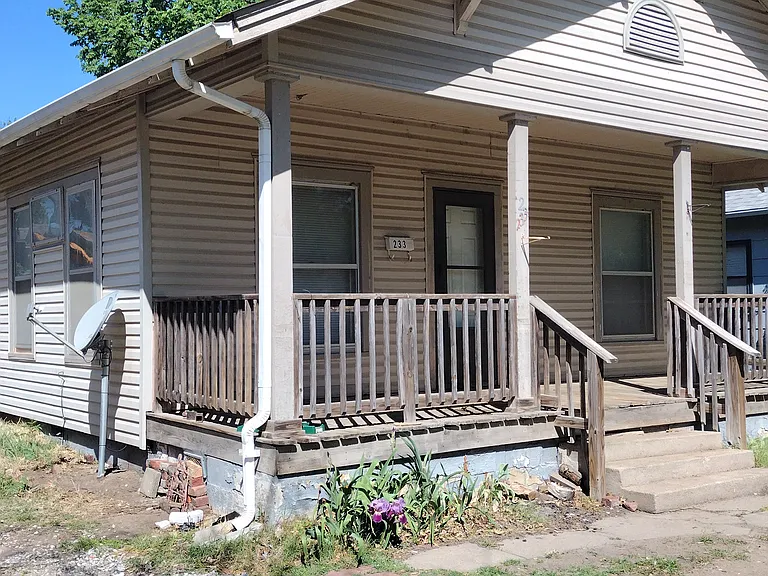 233 S Sedgwick St — Photo 1