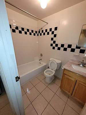 Rented by Danielle Stoller, LREB | media 4