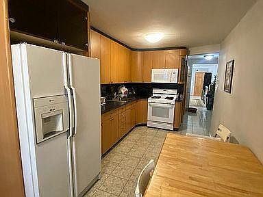2nd image of 43 Brighton 11th St #1