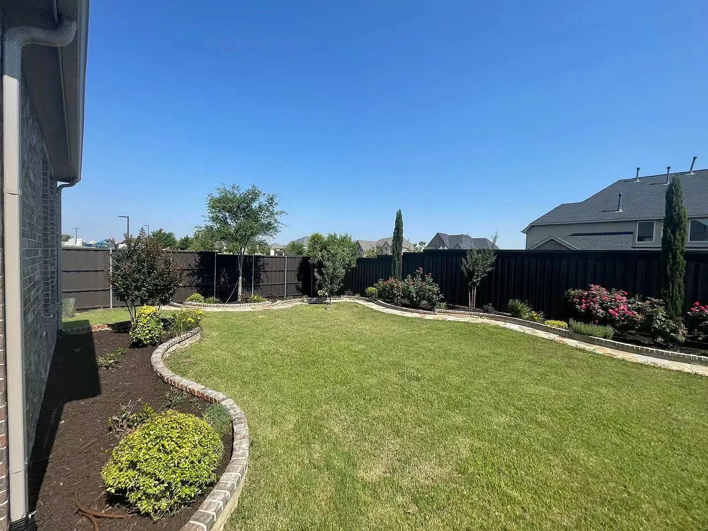 5 bed, 4.5 bath, 4649 sqft, $4,500 — Photo 2