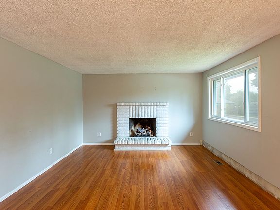 3rd image of 924 E 31st Ave