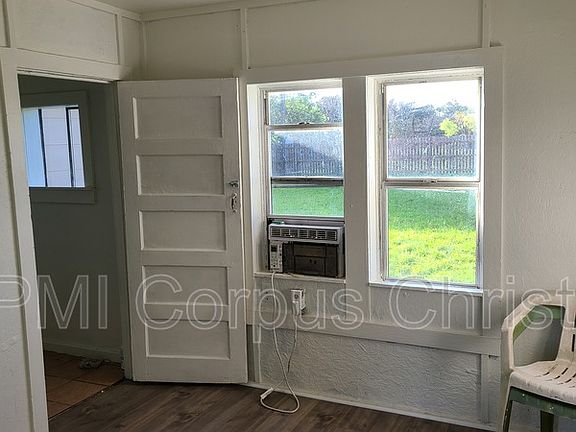 4th image of 1218 Barton St #4